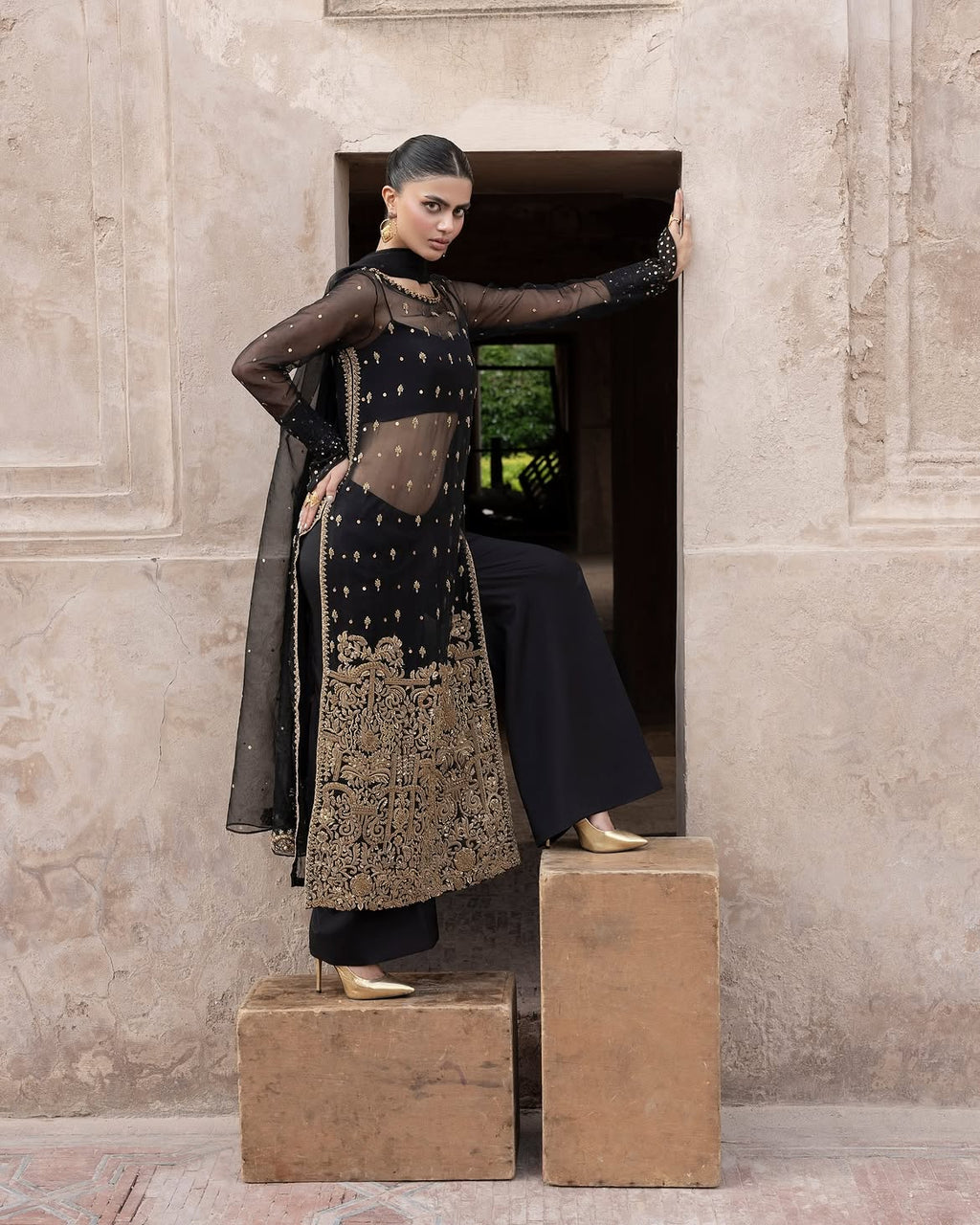 Black-gold long shirt