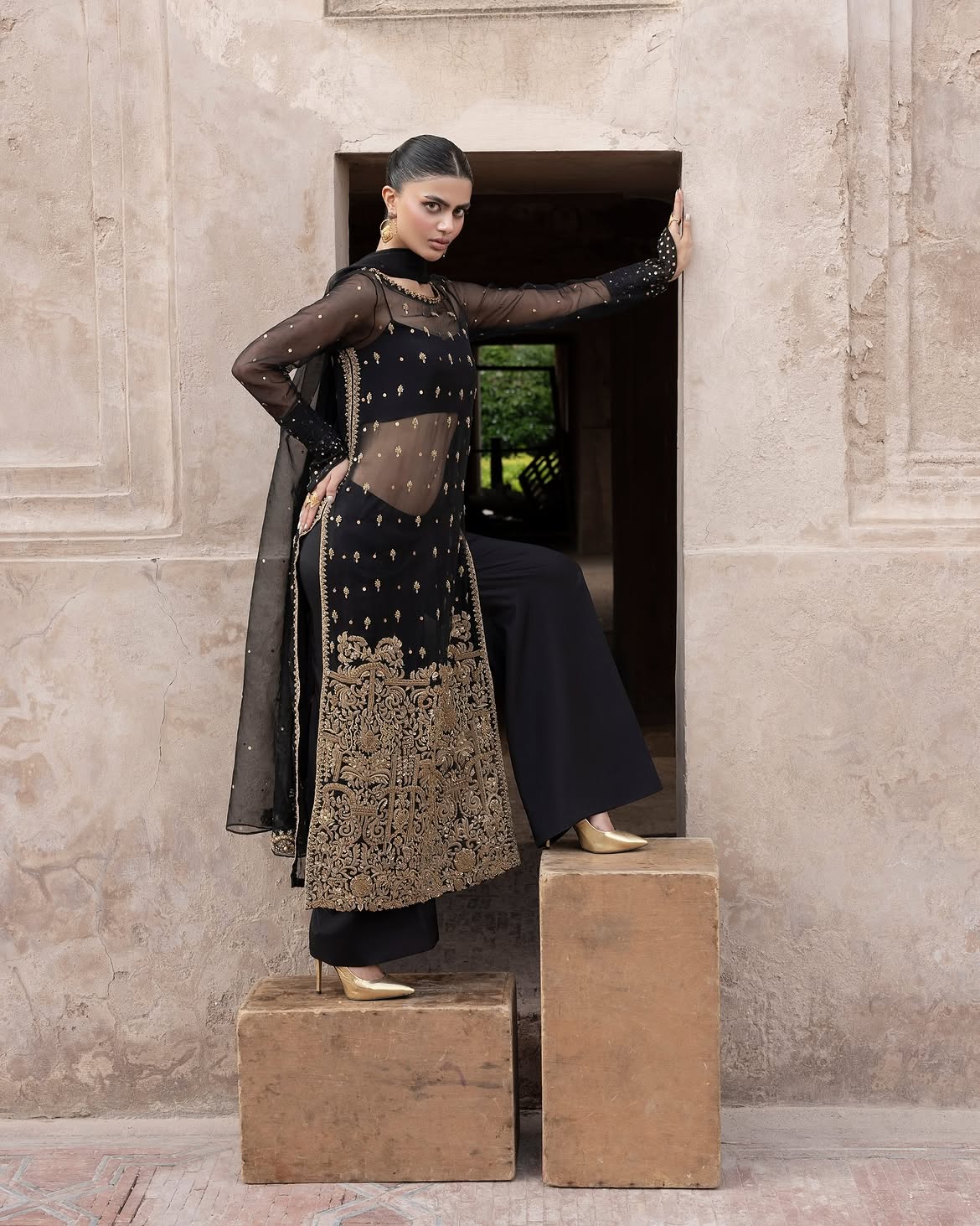 Black-gold long shirt