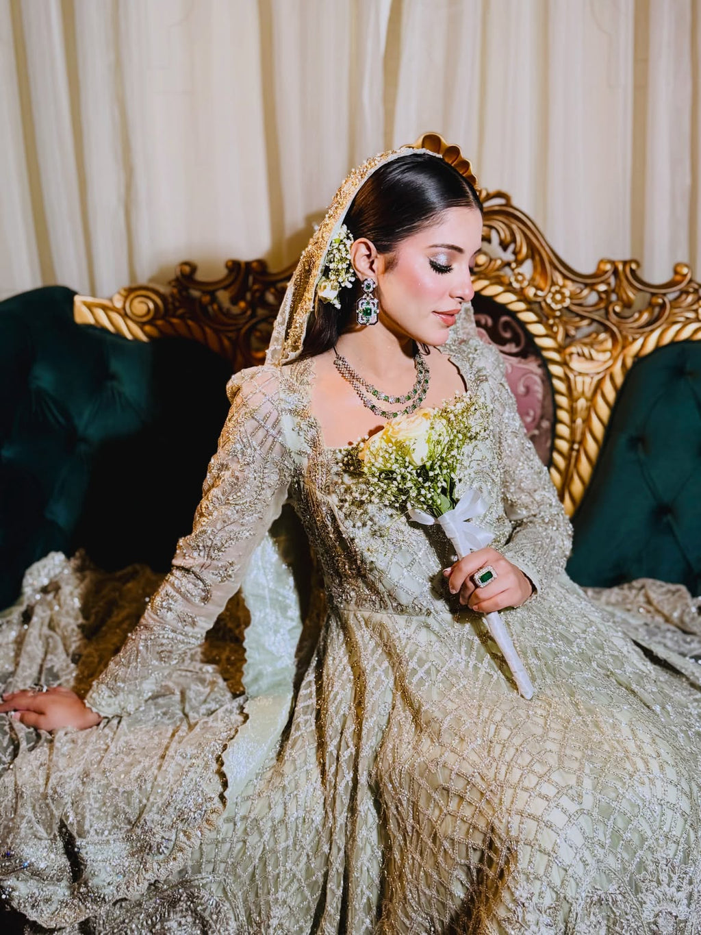 ELEGANT BRIDAL GOWN