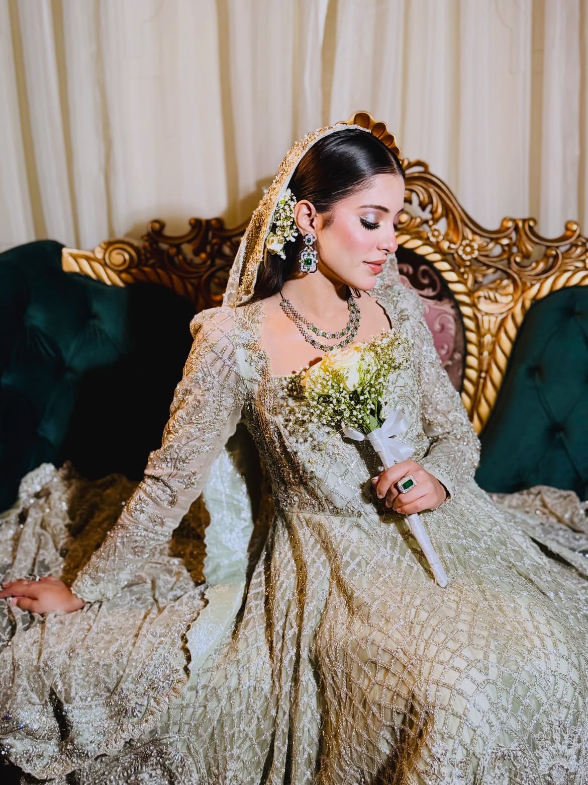 ELEGANT BRIDAL GOWN
