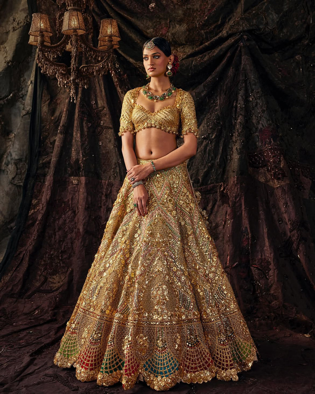 FITTED CROPPED BRIDAL LEHENGA CHOLI