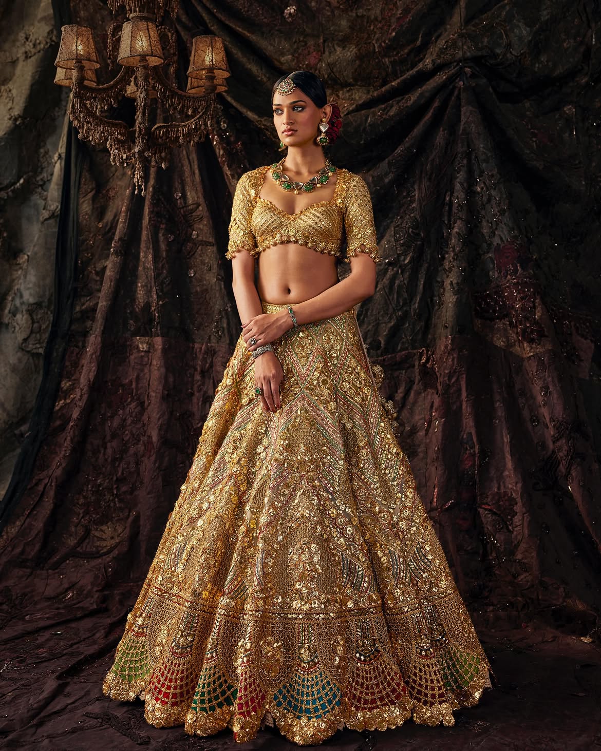 FITTED CROPPED BRIDAL LEHENGA CHOLI