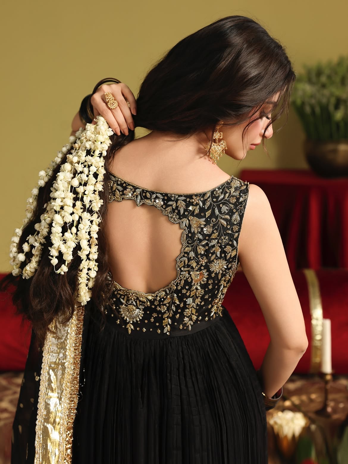 BRIDAL LEHENGA PISHWAS