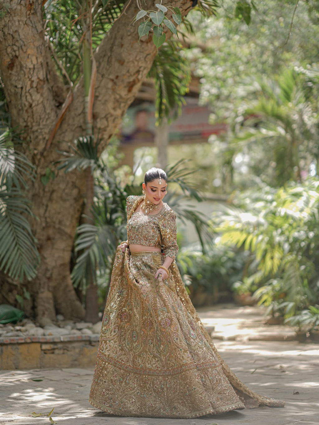BRIDAL LUXURY GOWN